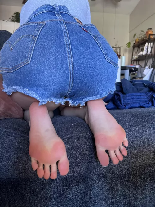 Imagine what this looks like with my shorts off 😝 by petiteFeet69420