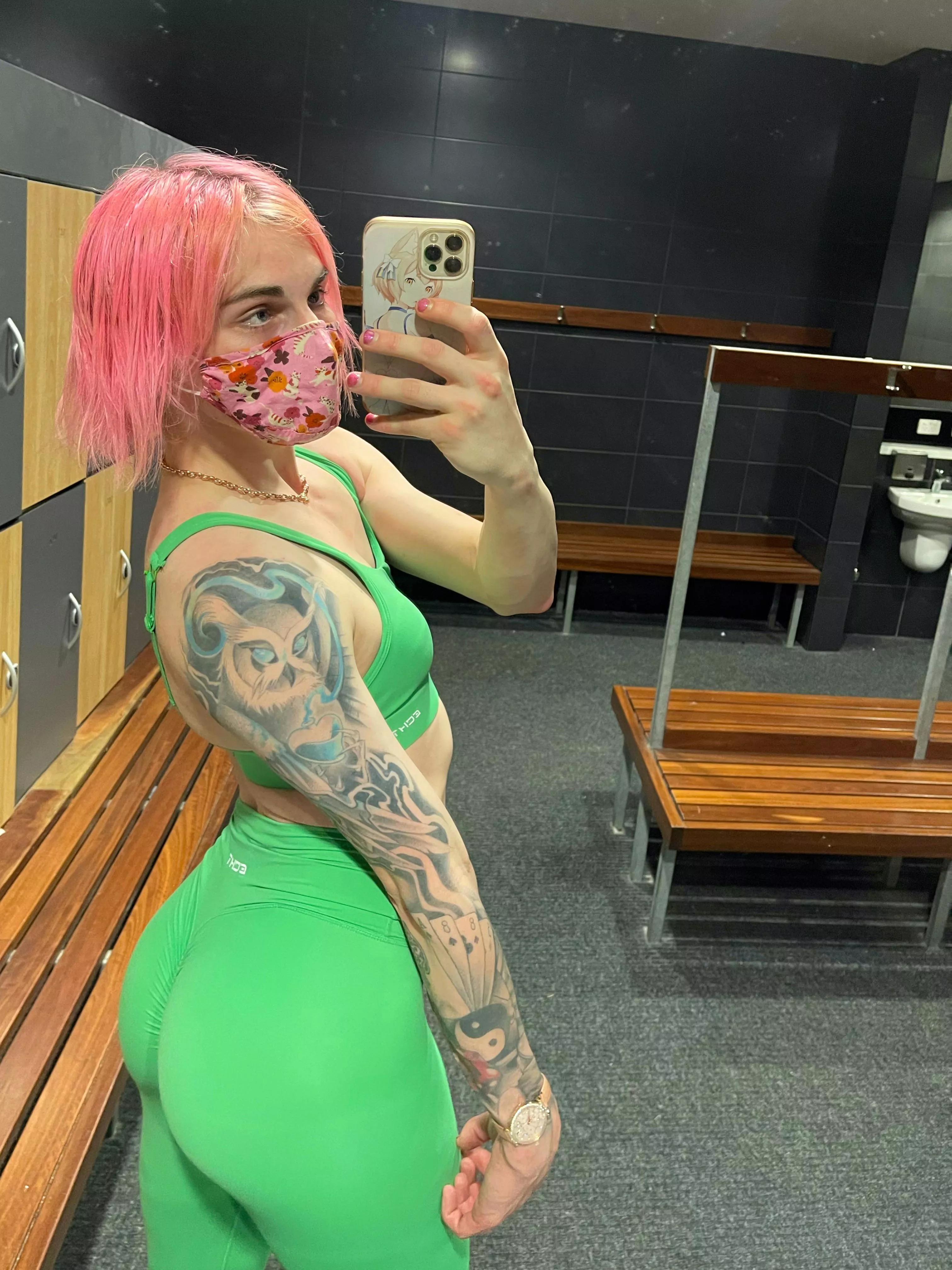 Imagine you walk into the mens change room and see this? 💁🏻‍♀️ posted by soft_kitti