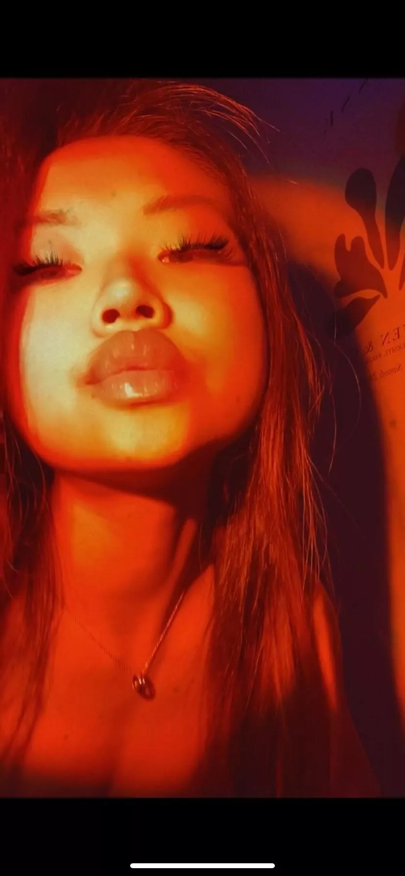 Imagine your cock between my lips 👄 posted by angelyraxo