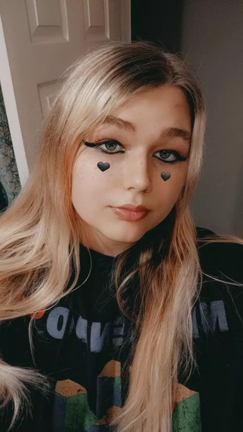 Imma start working out. All you skinny femboys look so pretty 🥺 by kitsuneranch