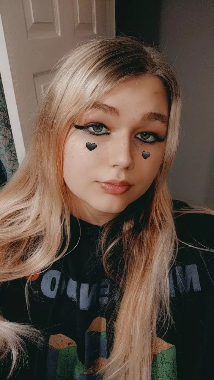 Imma start working out. All you skinny femboys look so pretty 🥺 posted by kitsuneranch