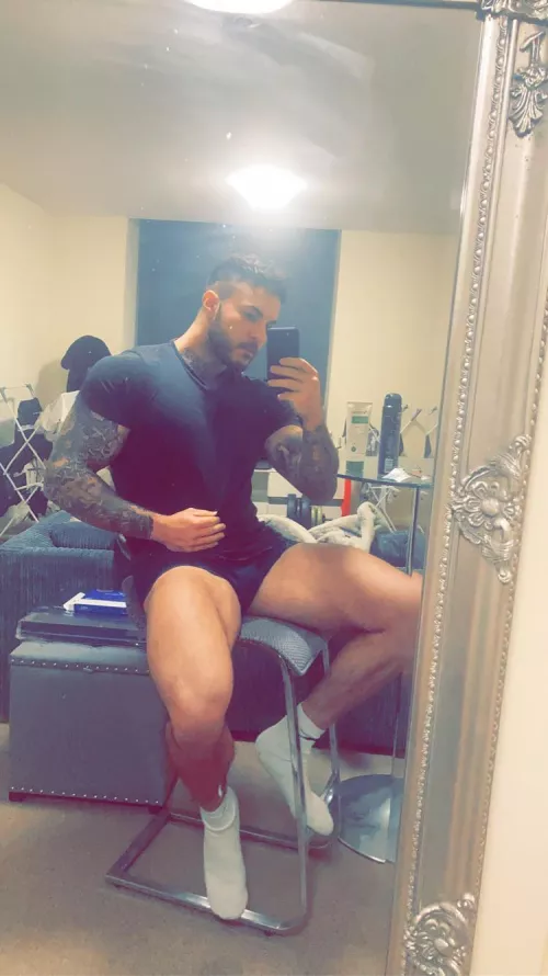 In need of a foot slave. Where are the loyal men at who will do as I say? I’m a tattooed muscular alpha male. Get on the floor by my feet where you belong? Serious slaves only;) Your pathetic by Foreign_Temporary_68