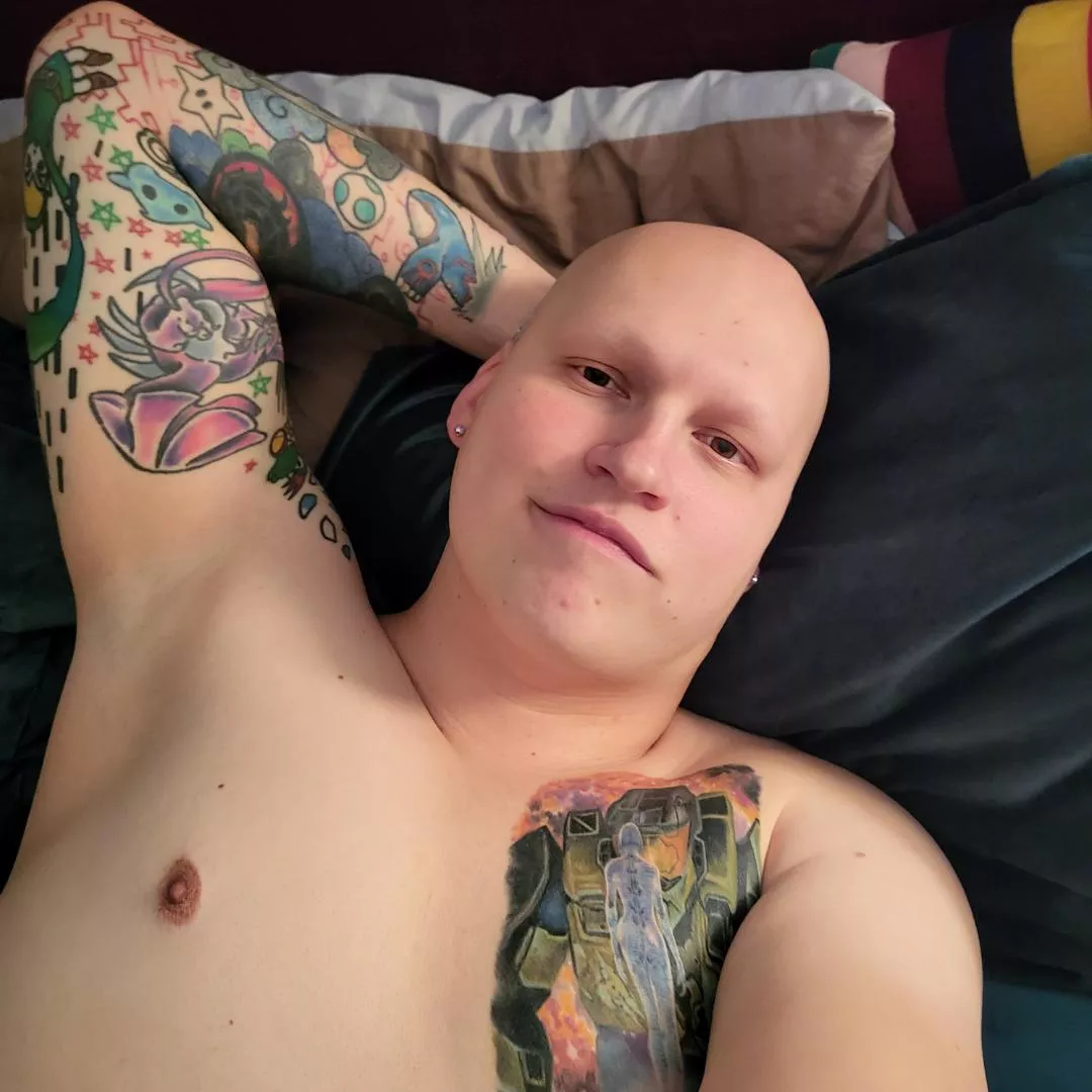 In need of cuddles 🥺 posted by ChrisBoulderfield