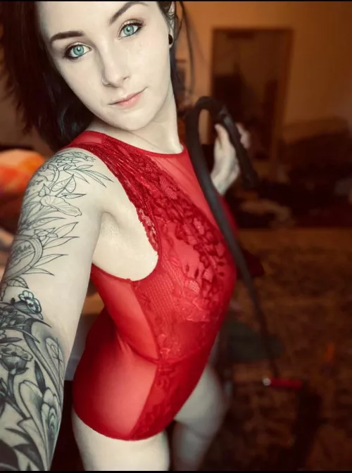 In search of a new sissy since mine likes to give attention to others then just warship me. by Mistress_luxi