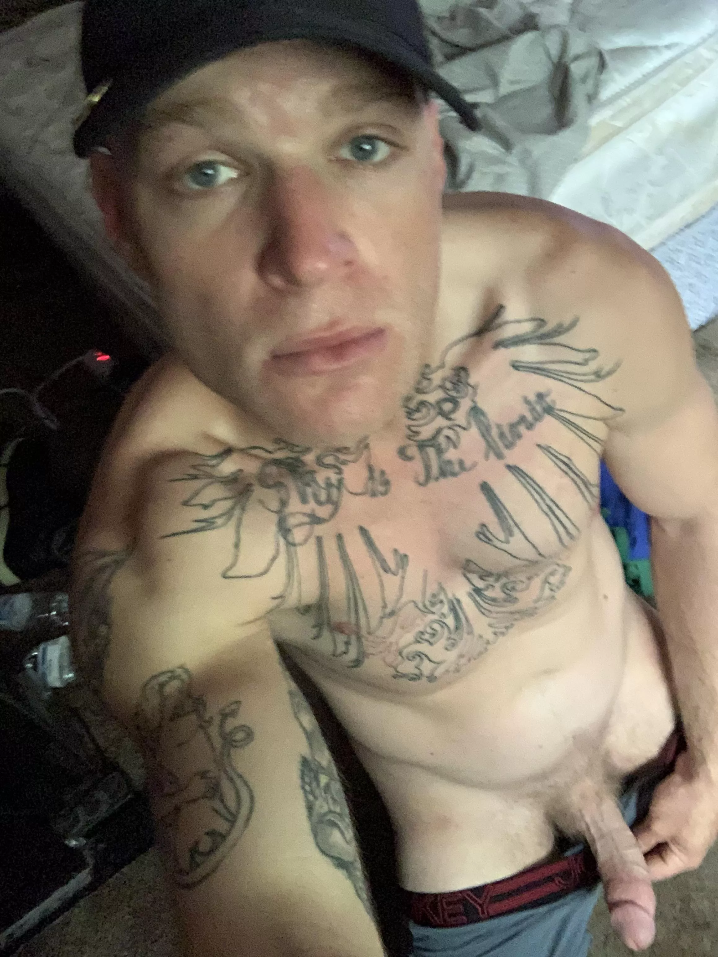 In search of muscular tops posted by ComfortableLet9179