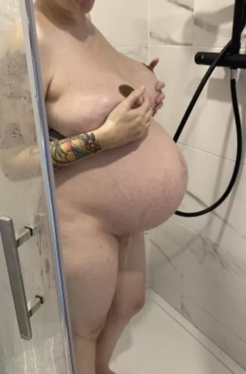 In slow labour getting ready by babyxbonnie