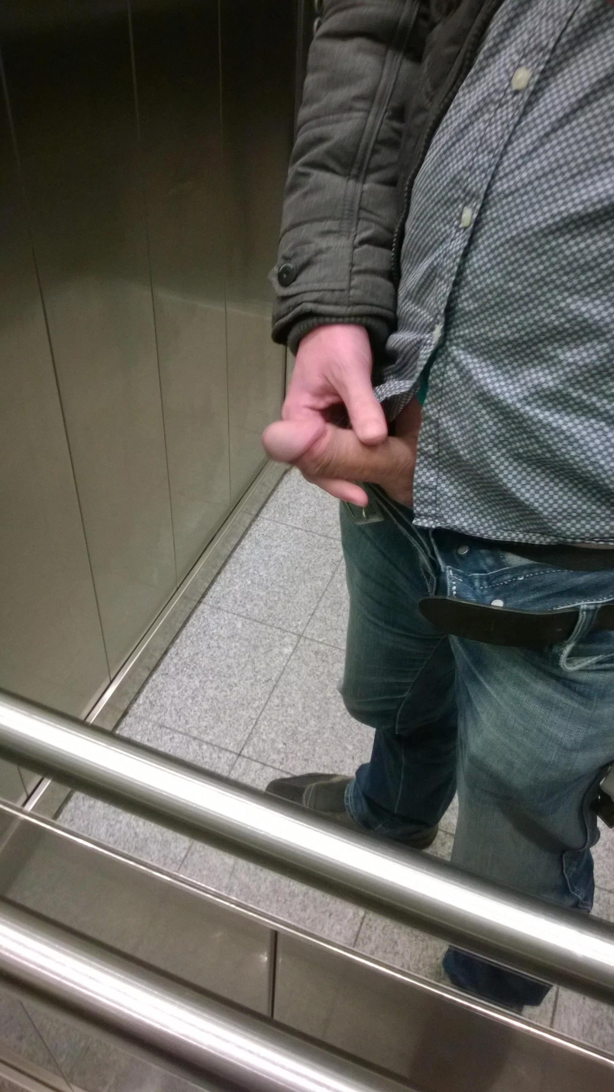 In the elevator at work 🙃 posted by ger76