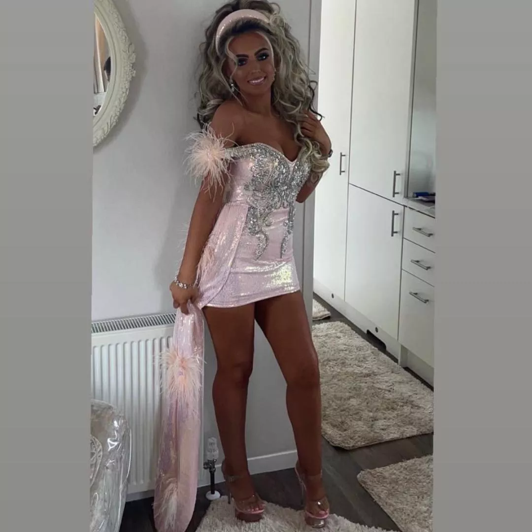 Incoming Traveller Chav 🤙🏼 yes please posted by camo_feet