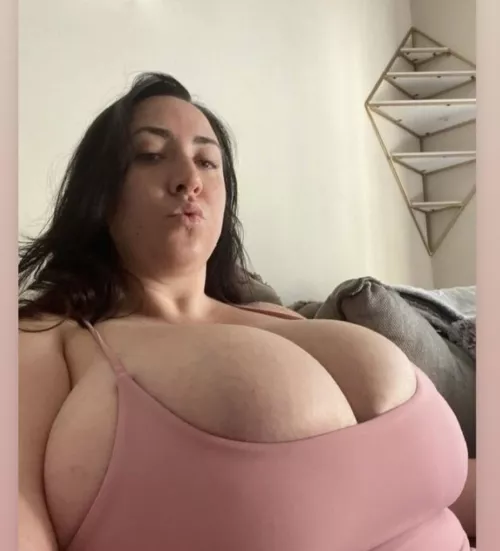 Incredibly busty 😍 shhhhhhsam by shhhhhhsamfan