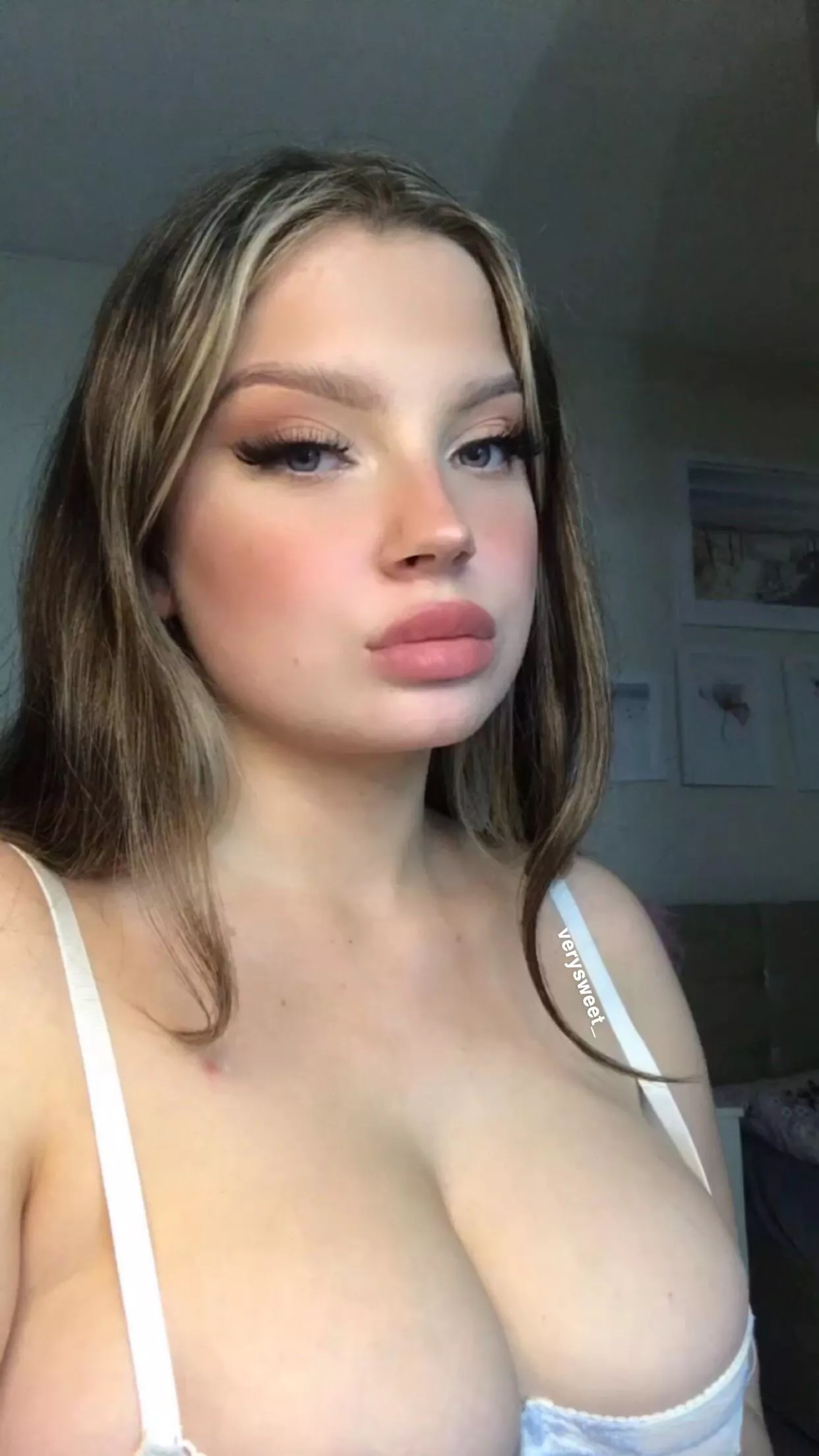 innocent face with evil mind [domme] posted by Verysweet_