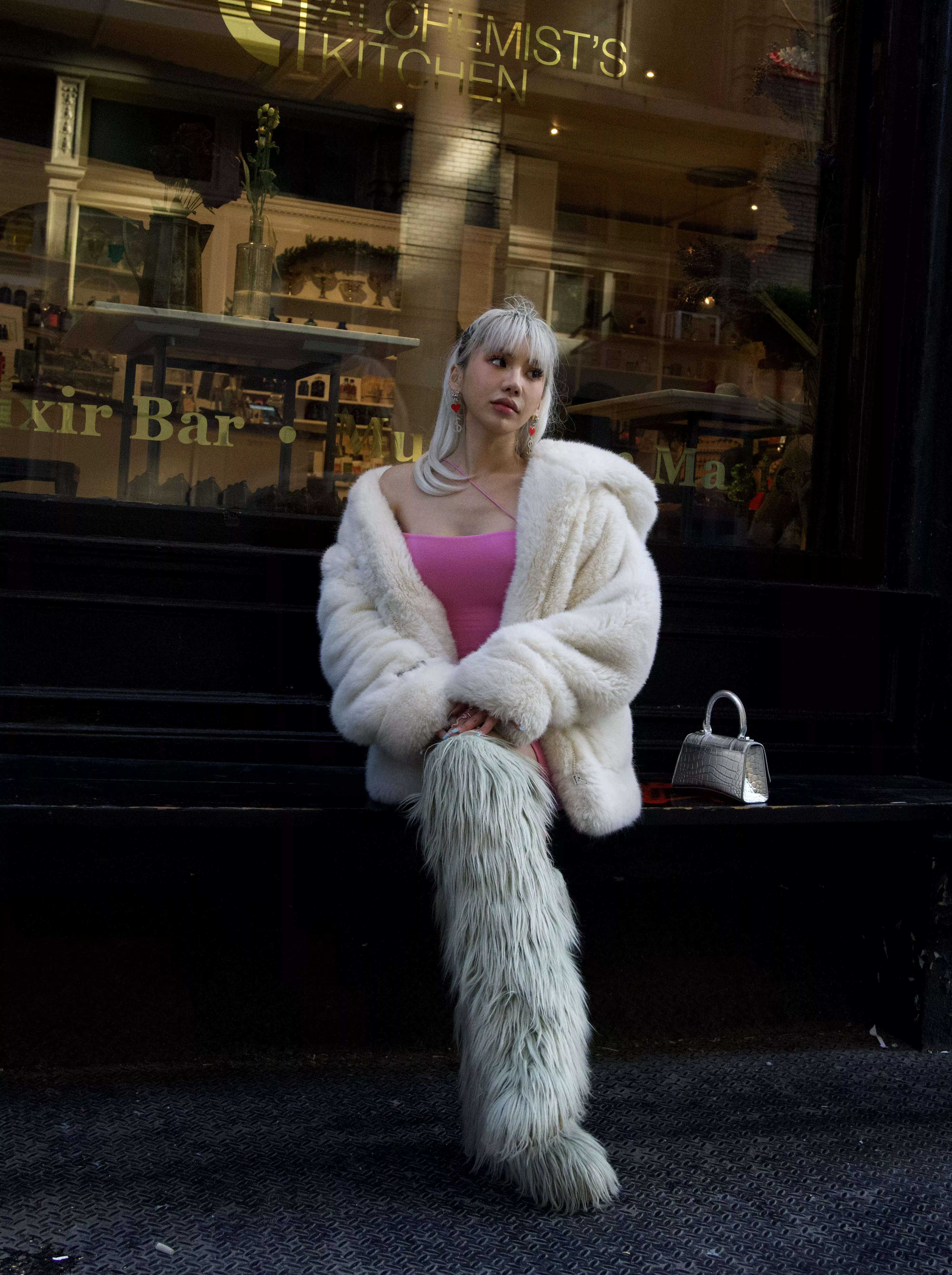 innocent girl waiting posted by dollaryaoo