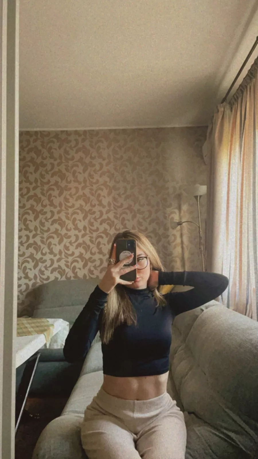 Interract this post if you’d like to smash me 🤤 posted by Emamart