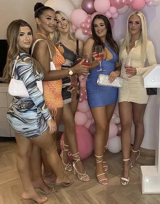 Irl cuties posted by Flaky_Ad_8158