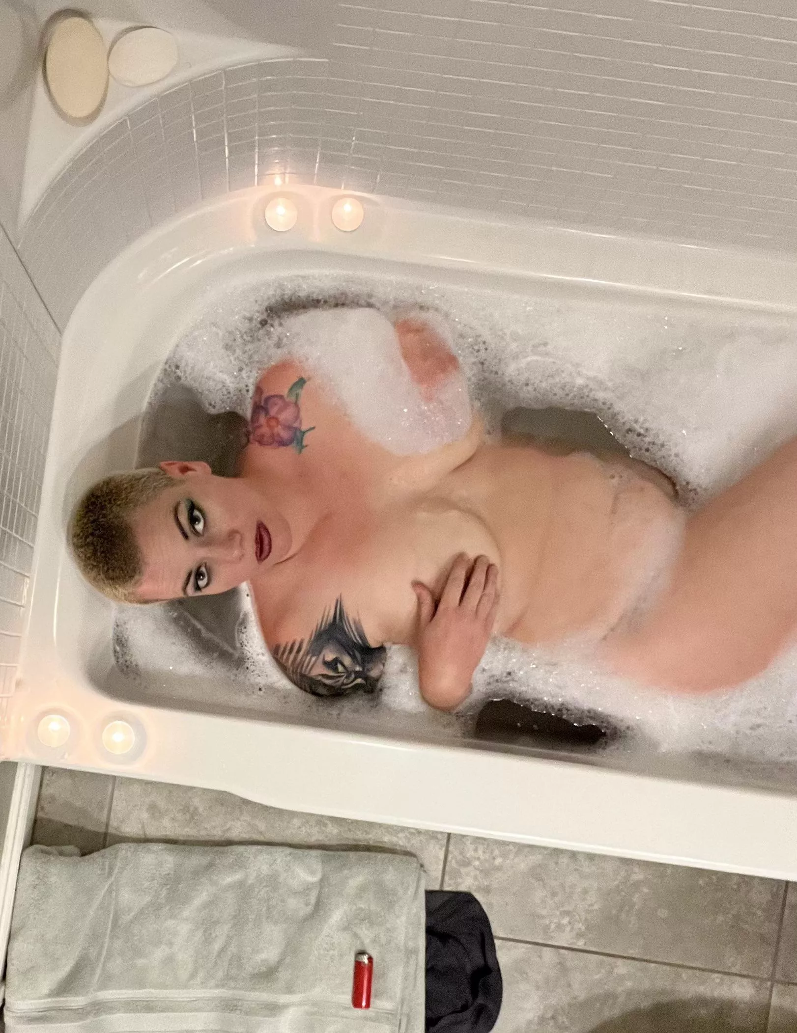 Is a cougar taking a bath a wet ass pussy? posted by Emjade12