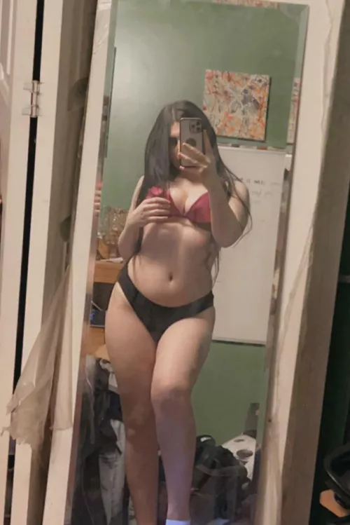 Is anybody into thicc girls anymore? [f]25 by indigodedward