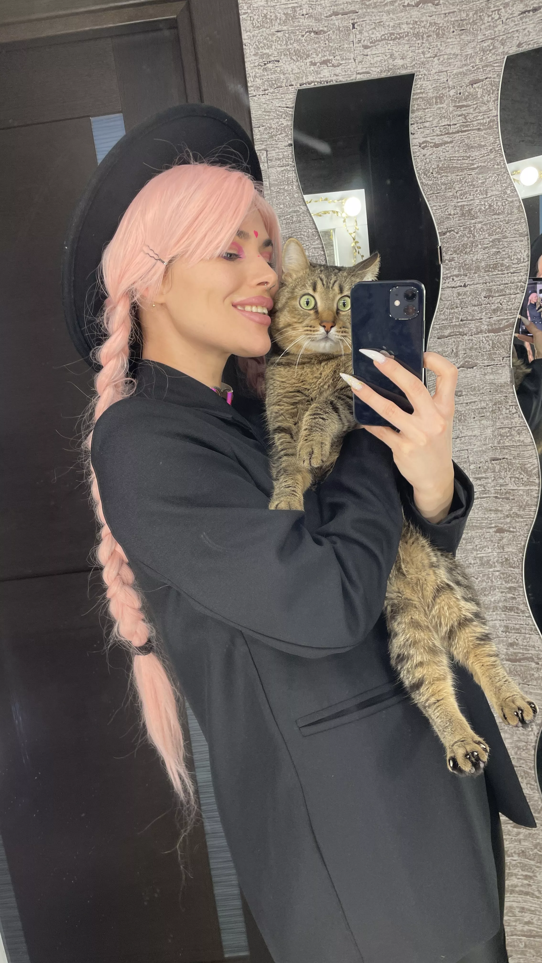 Is anyone else regularly late to meet friends because you’re masturbating or is it just me?😈 posted by Susafx