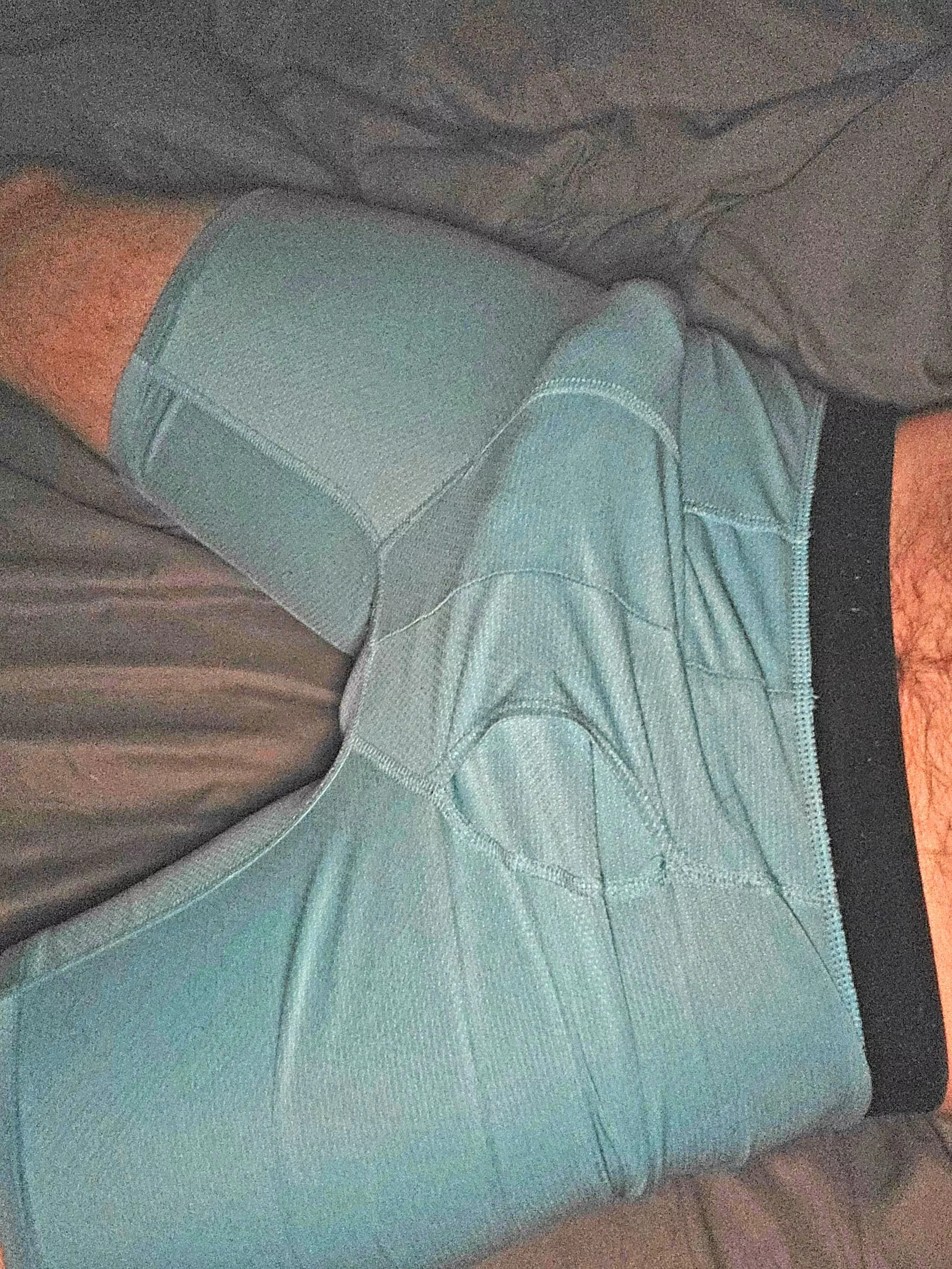 Is anyone up? posted by smelzlikeweed