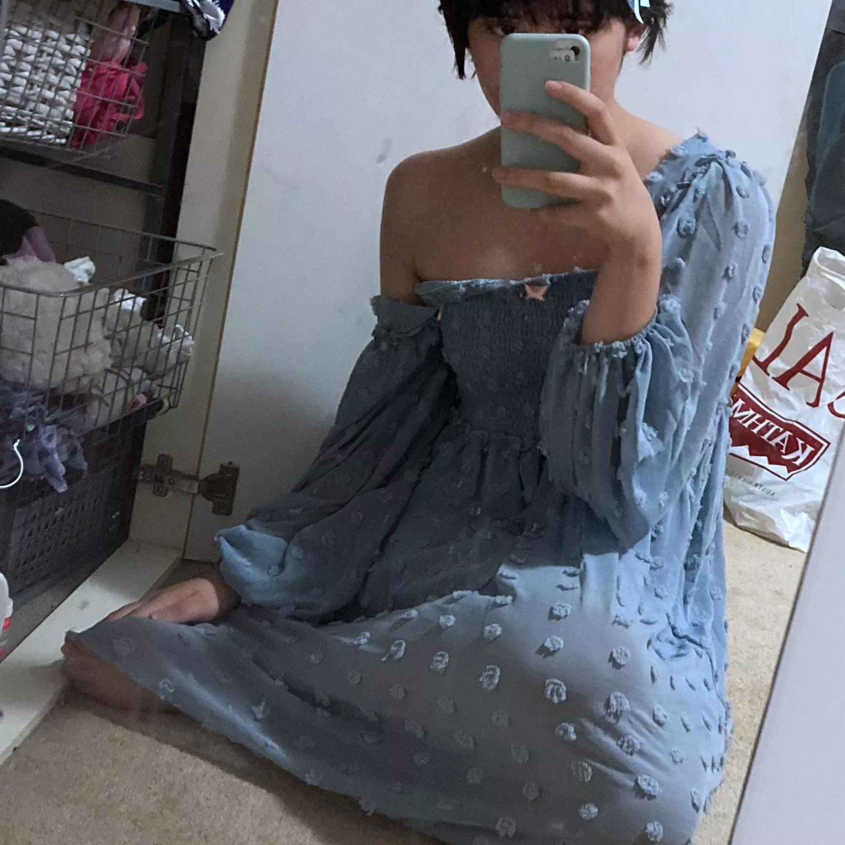 is blue my color? posted by peachythiighs