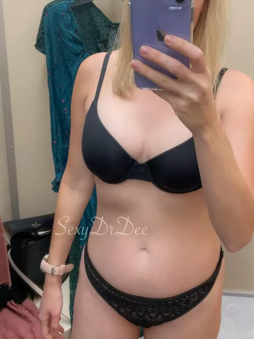 Is it bad that I’d rather post this pic on Reddit than send it to my husband? (36f) by SexyDrDee