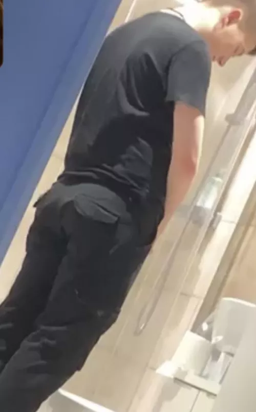 Is it me or does it look big in this? by Western-Morning1122