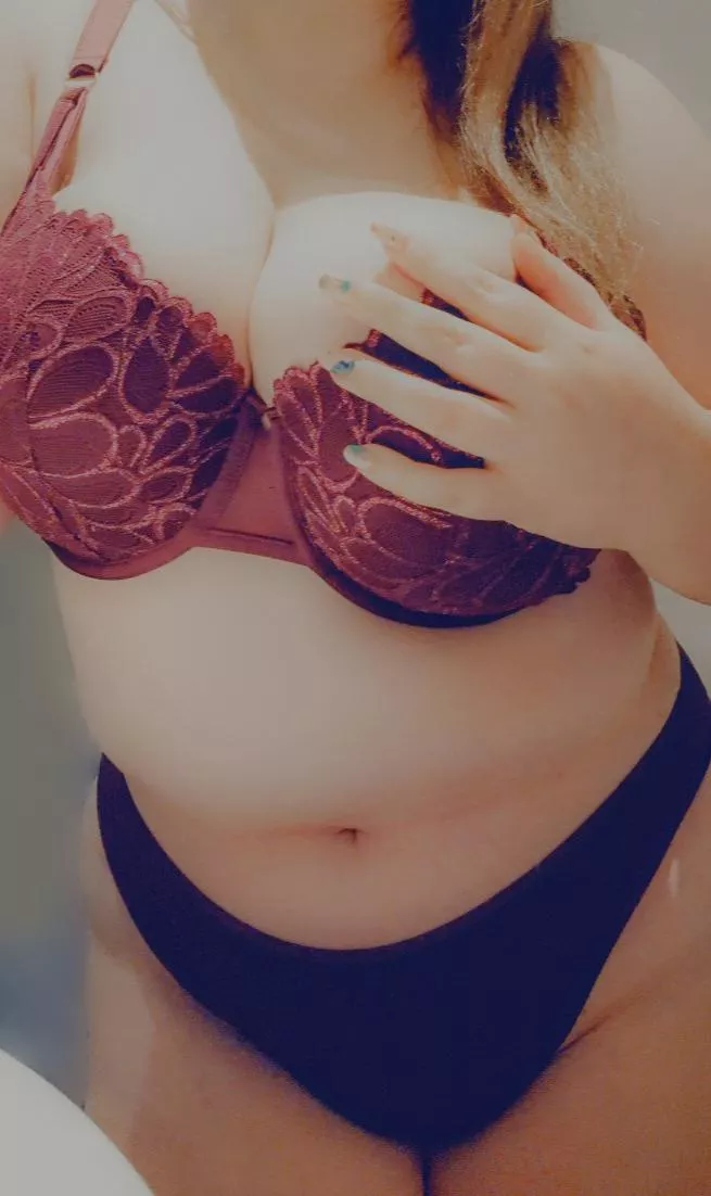 Is my bellybutton too deep? 🥺 posted by xkoraof