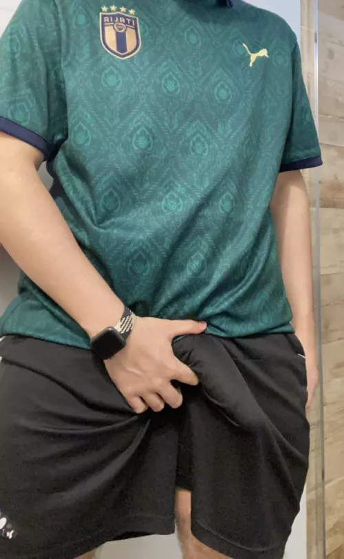 Is my bulge worthy of an upvote or a comment? by Resident-Program-791