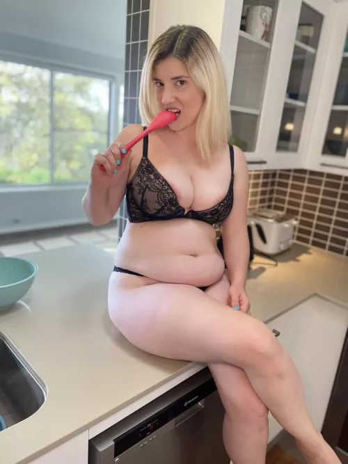 Is my mommy tummy really that hot? Hubby and his friends seem to think so 🤭 by adventuroussidelines