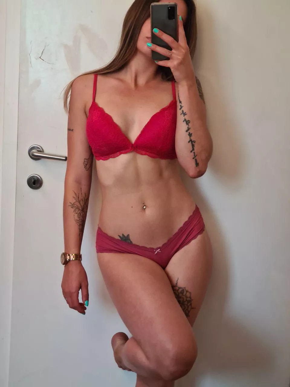 Is my petite body enough to make your dick hard?😇 posted by Brxney