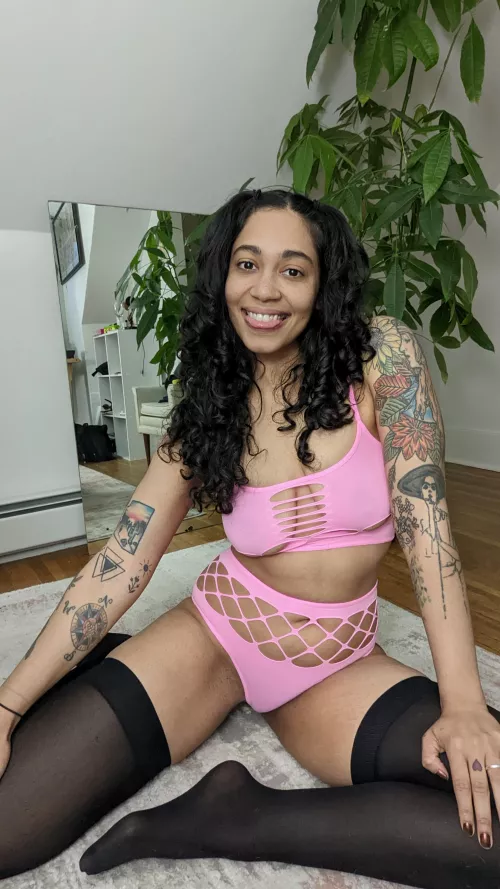 is pink my color? by TarooRooot