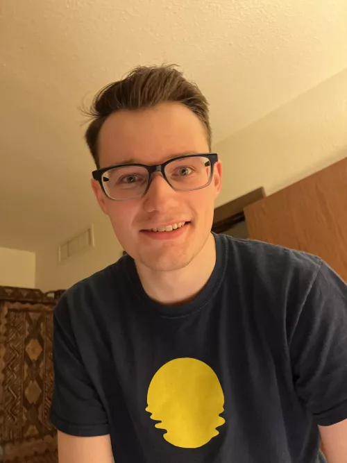 Is this a good profile picture? by fothoss