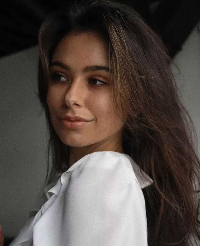 Isabella Garwood posted by Weird-Fly