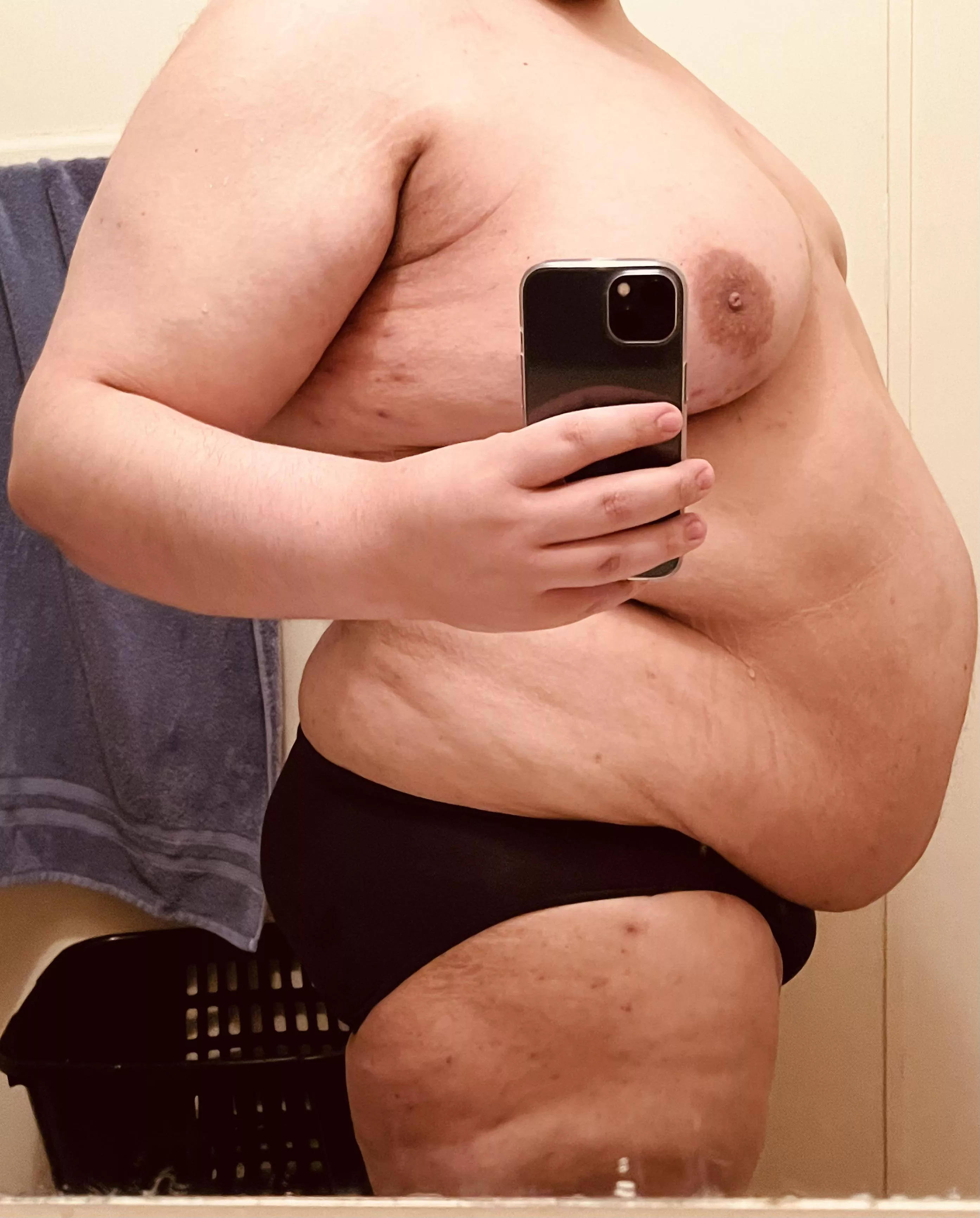 Isn’t black supposed to be slimming? 🤔 posted by ra9613