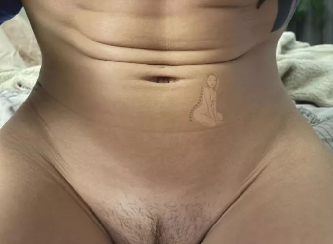 isn’t my belly button adorable?? by alisonbabexo