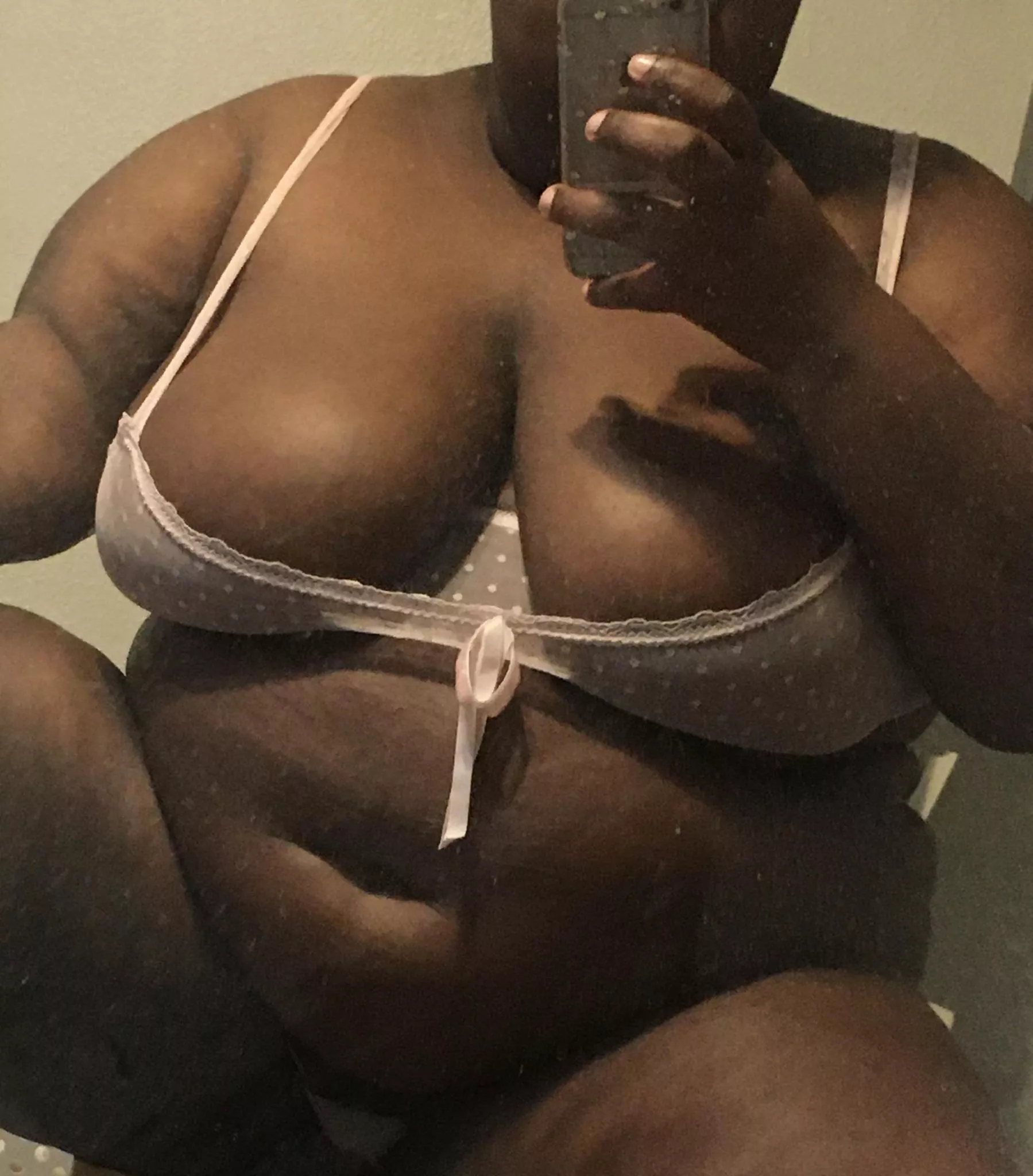 Isn't my belly cute? posted by bbw_baby_