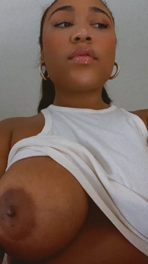 isn't my tits perfect? by Gigi_quii