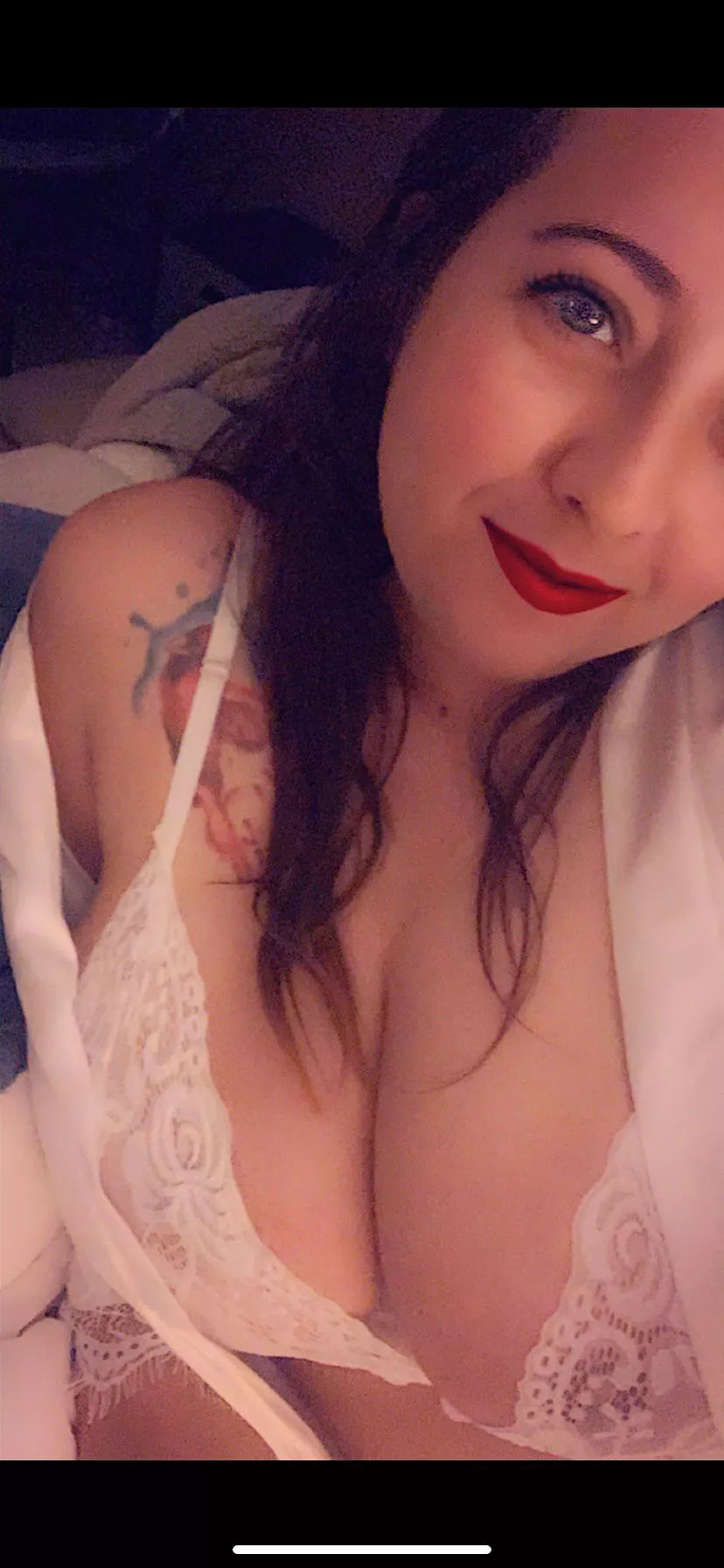 issa good time for snugglin 🥰 posted by Hellomamaxoxo