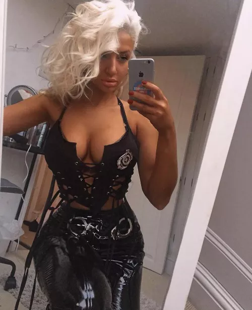 Issy by Kanye_southwest1