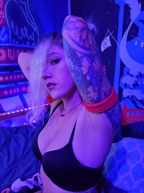 it feels so vulnerable being tied up by vulpenira