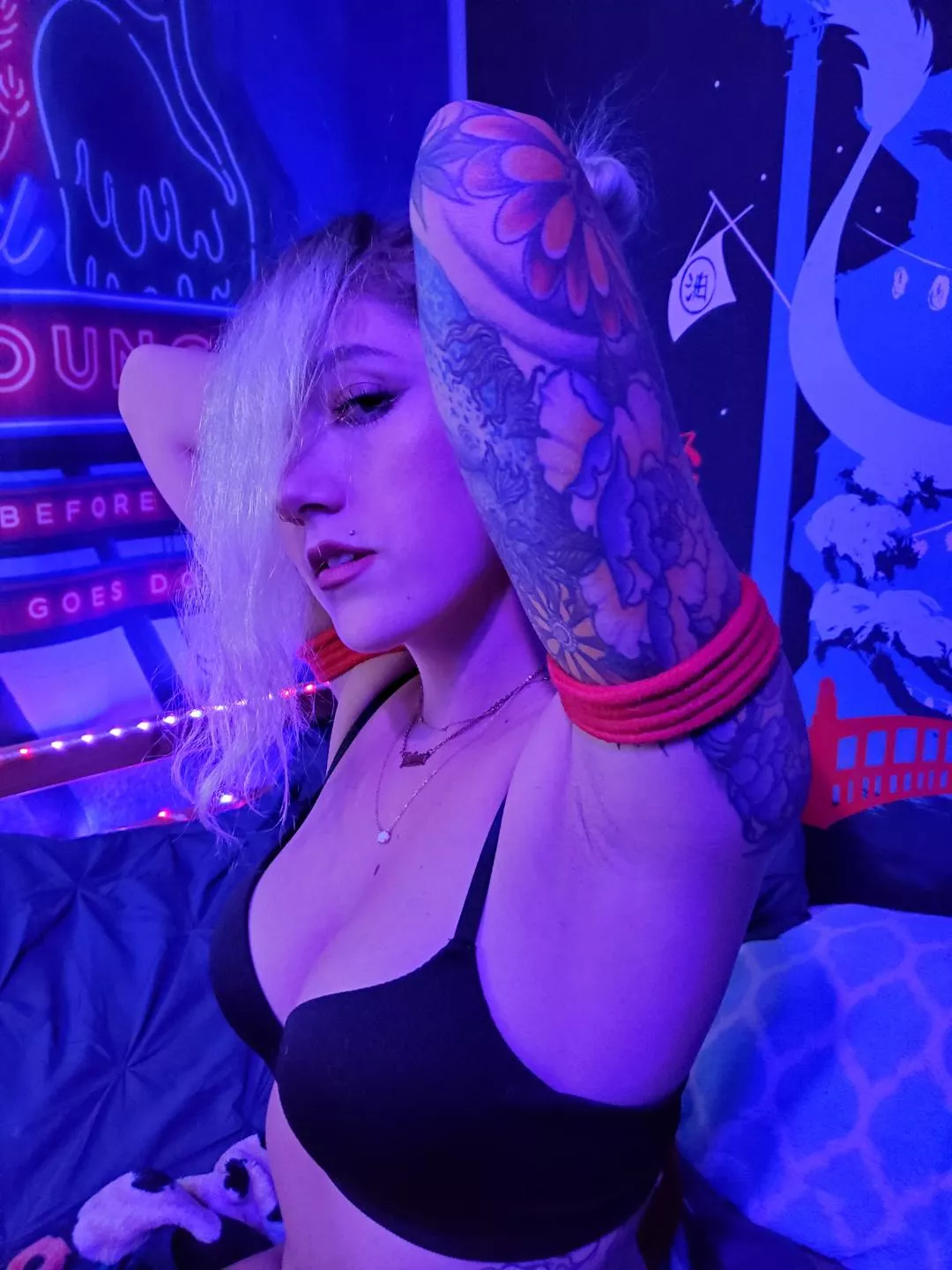 it feels so vulnerable being tied up posted by vulpenira