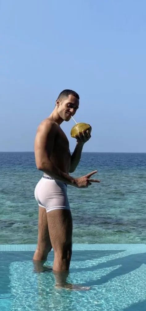 Italian singer Alessandro Mahmood posted by MarsNirgal