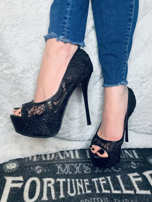 It’s a jeans and heels kind of day by FeistyFault2786