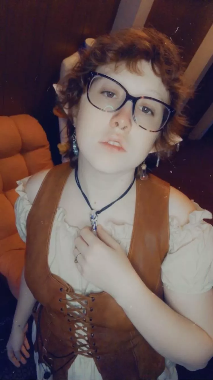 Its a lazy day so u should lay in the sun w me posted by twizzie22