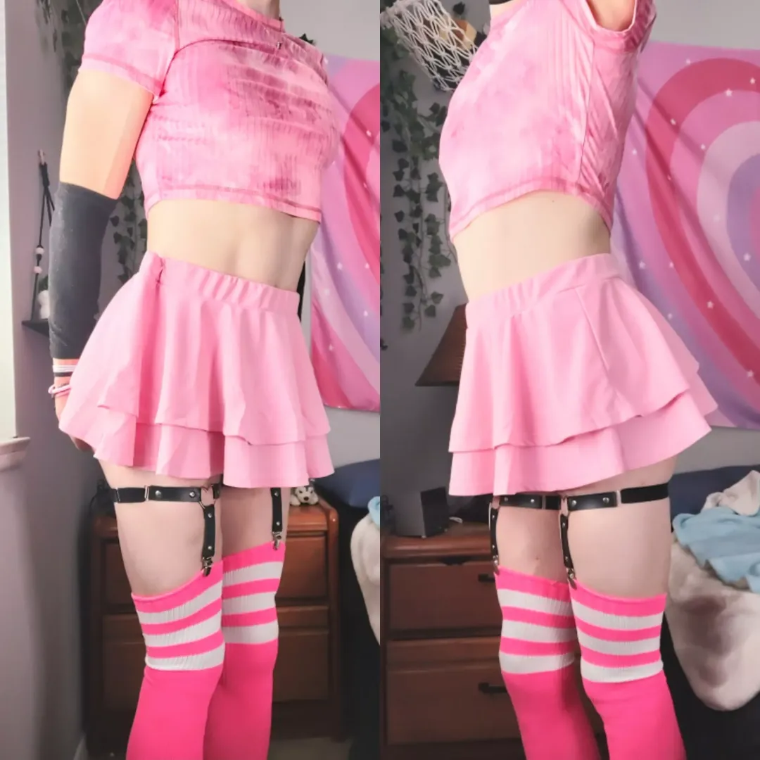 💗💗 It's a pink Femboy Friday 💗💗 posted by FemboiKay