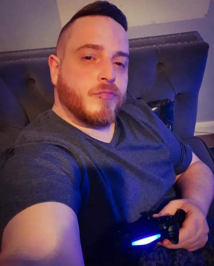 it's a sofa, blanket and game kinda evening posted by bearsprout