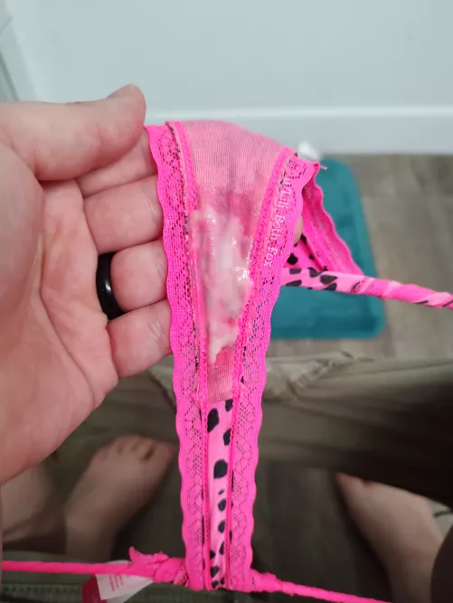 It's a sticky wet Monday 😋 [OC] by Lili_Beth_Fox