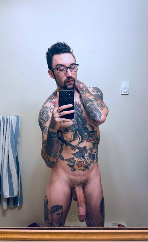 It’s a Sunday and I just want to stay in bed. by loveulikeareptile