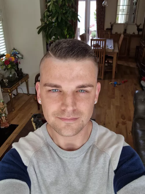 It's amazing that a haircut can make you go from a 4 to 6/10😇 by Great_Historian9733