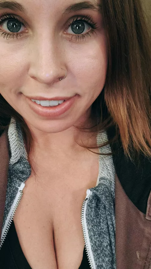 It's been a long time since I've posted anything I've been feeling so insecure and I haven't been feeling myself at all. So how so I look to everyone honestly?? by Upper-Ebb3277