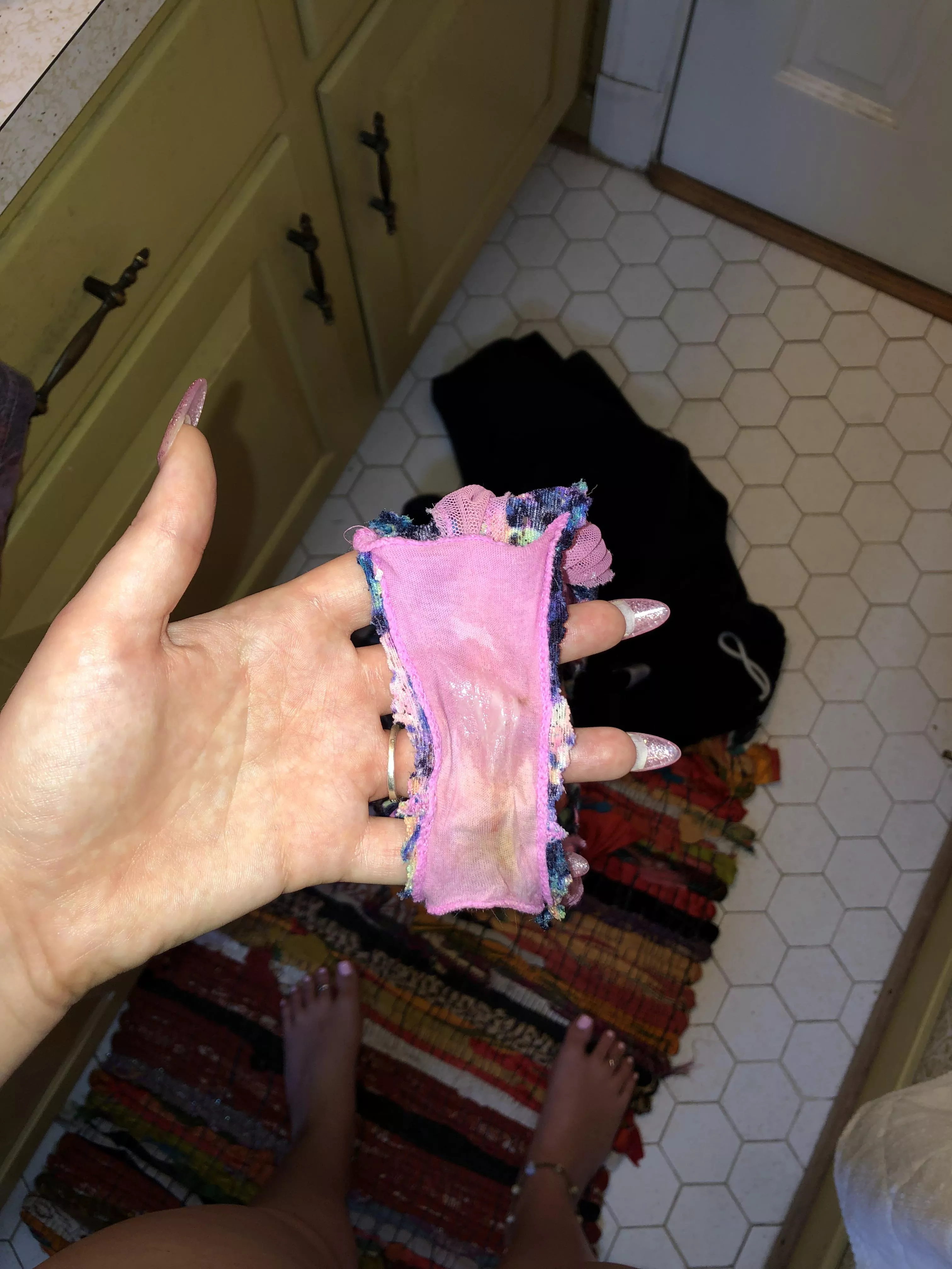 It’s been about a week since I’ve last posted here! Have you missed me and my dirty panties? Grool and then sweat from leg day 😏 posted by _laurieee_