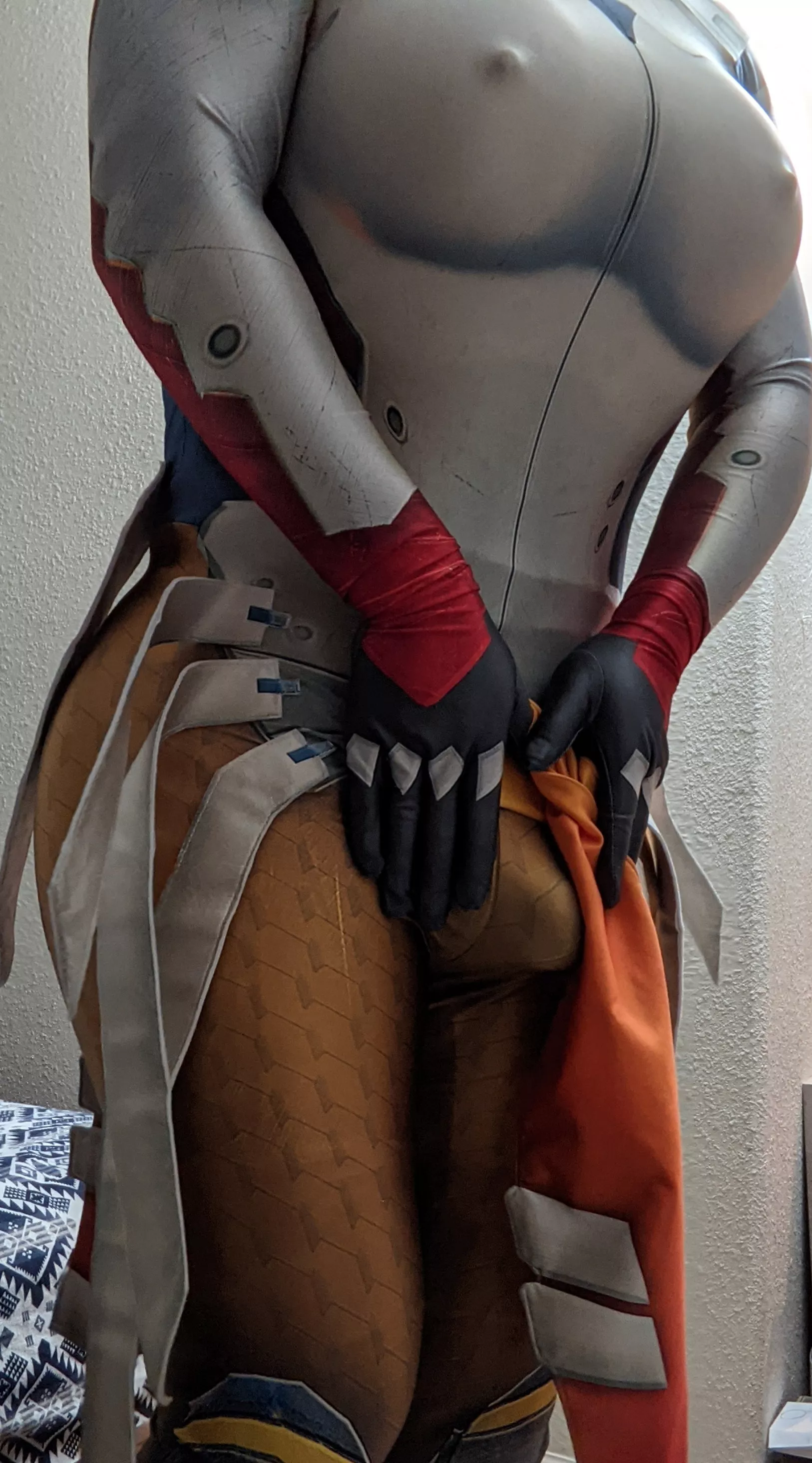 It's bigger than my tabard can hide! Everyone will see it! posted by Werehorsie